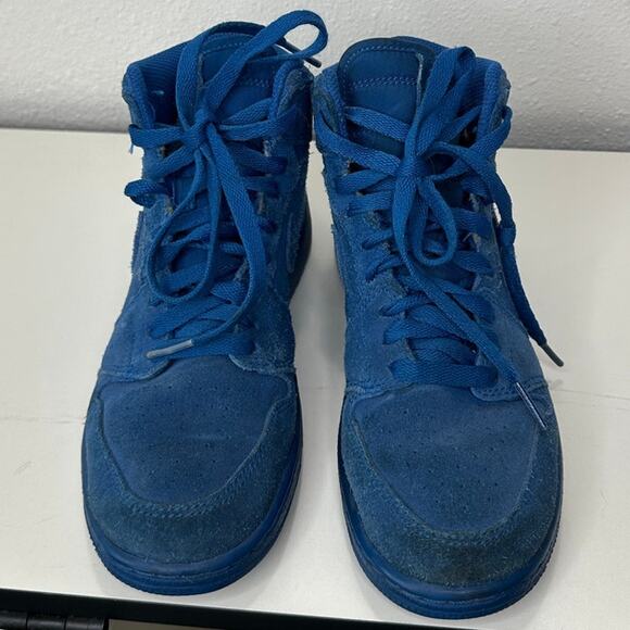 Nike Air Jordan 1 Retro High Top Blue Suede Sneaker 4 Youth - Picture 2 of 16